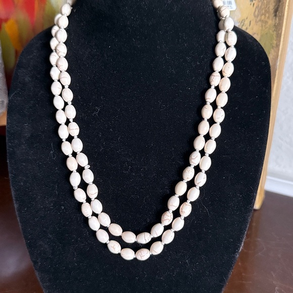 NWT Beige Howlite Necklace 45 in - Picture 5 of 7